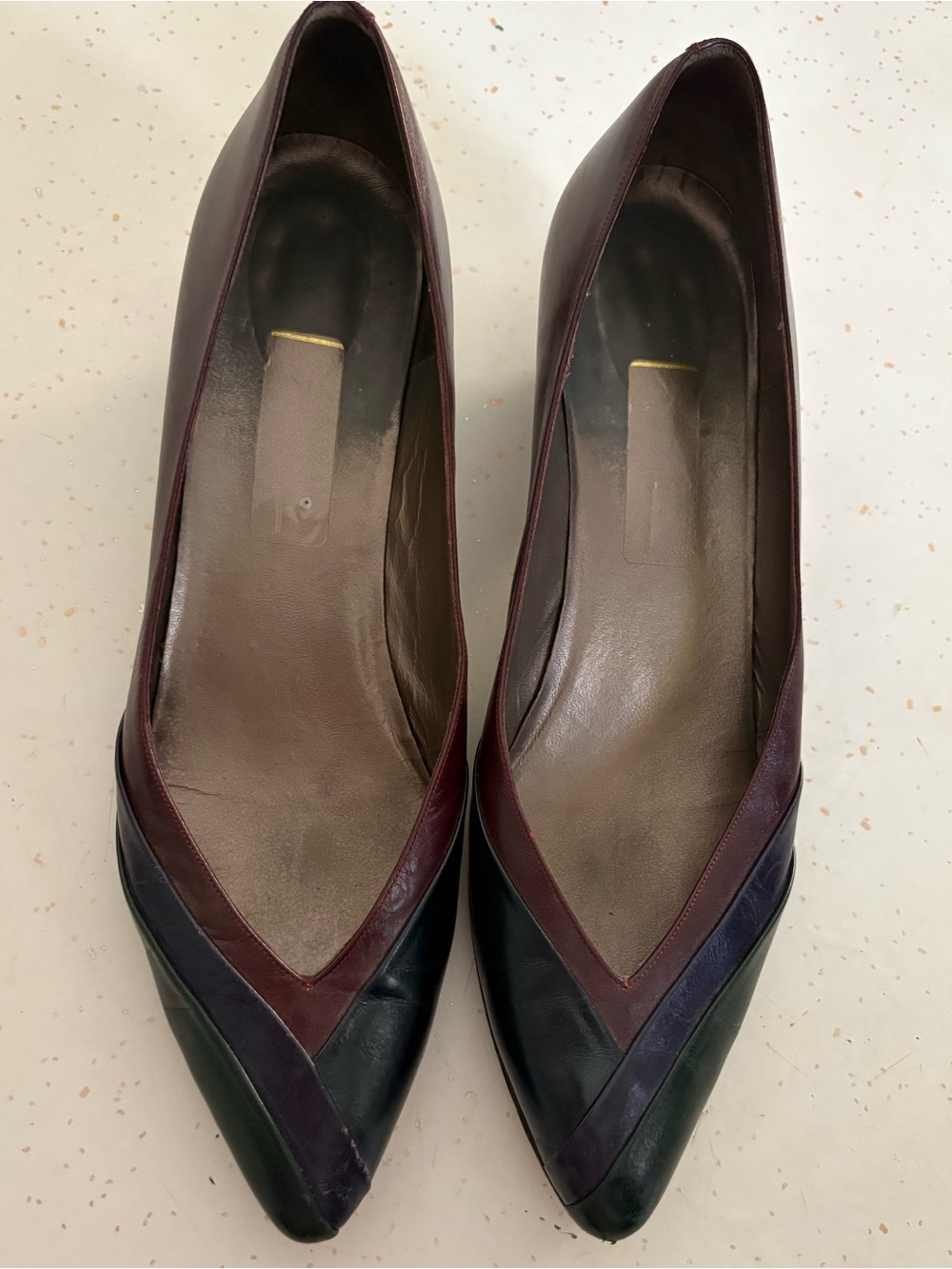Vintage designer Taryn Rose Burgundy/ green/Navy Pointed Colorblock kitten heels